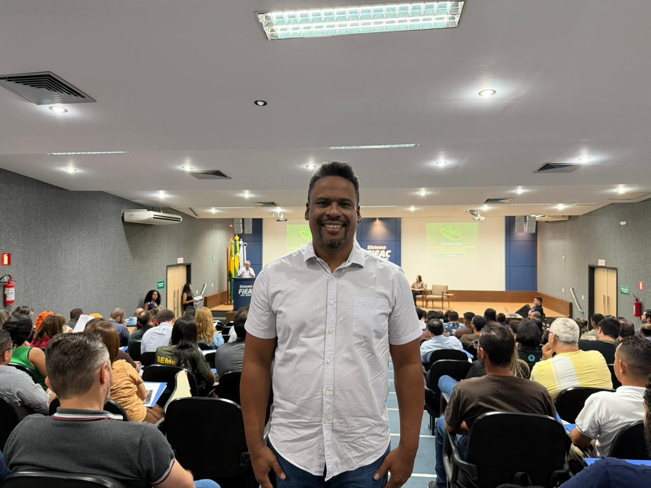 “Fomos convidados pelos empreendedores para apresentar como funciona o licenciamento ambiental no município de Rio Branco”, explicou Cledson Reis. (Foto: Secom)