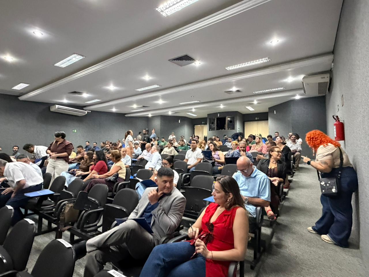 Durante o evento, a equipe técnica da Semeia apresentou informações sobre as modalidades de licenças ambientais. (Foto: Secom)