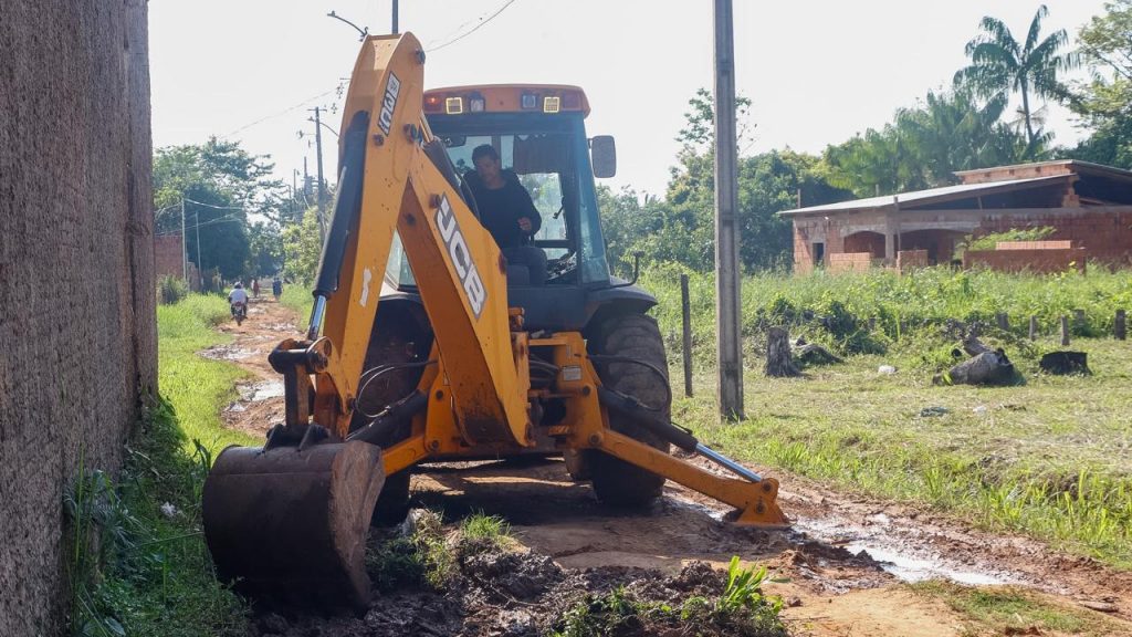 Prefeitura de Rio Branco inicia pavimentação do Ramal da Invasão, no Belo Jardim 2 Pavimentacao do Ramal da Invasao 14 e1790349099128