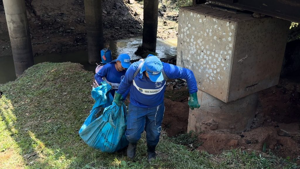 Prefeitura intensifica limpeza do Igarapé São Francisco 7 Prefeitura intensifica limpeza do Igarape Sao Francisco 5 e1790191509210