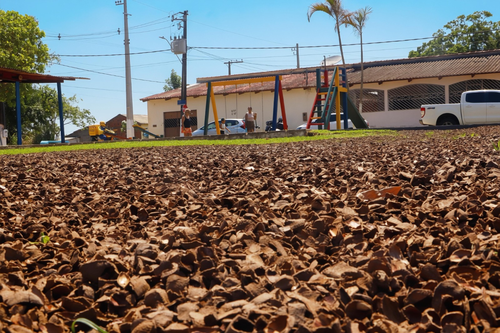 Quadra poliesportiva e praca revitalizada 18