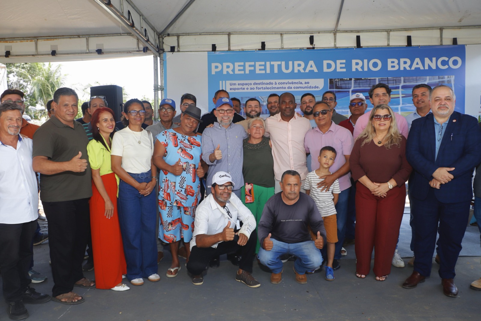 Quadra poliesportiva e praca revitalizada 6