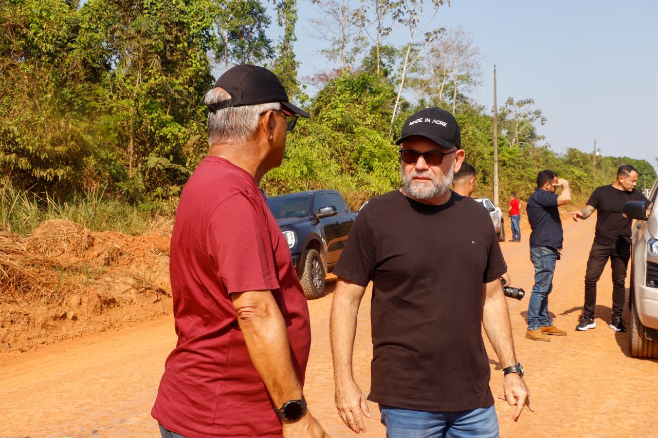 Prefeitura vistoria obras de infraestrutura e pavimentação no ramal Boa Água 11 RAMAL BOA AGUA M.A 11.09 1