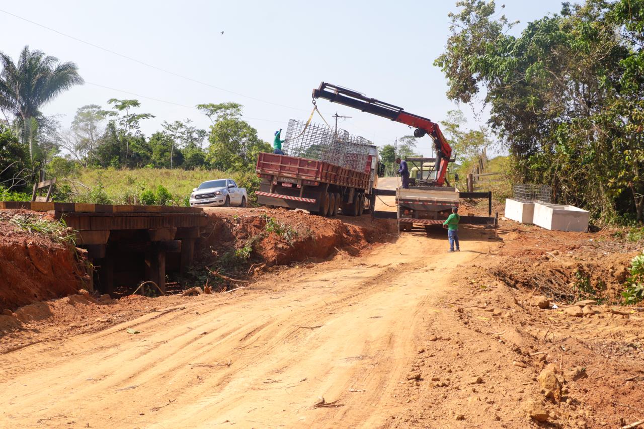 Prefeitura vistoria obras de infraestrutura e pavimentação no ramal Boa Água 4 RAMAL BOA AGUA M.A 11.09 15