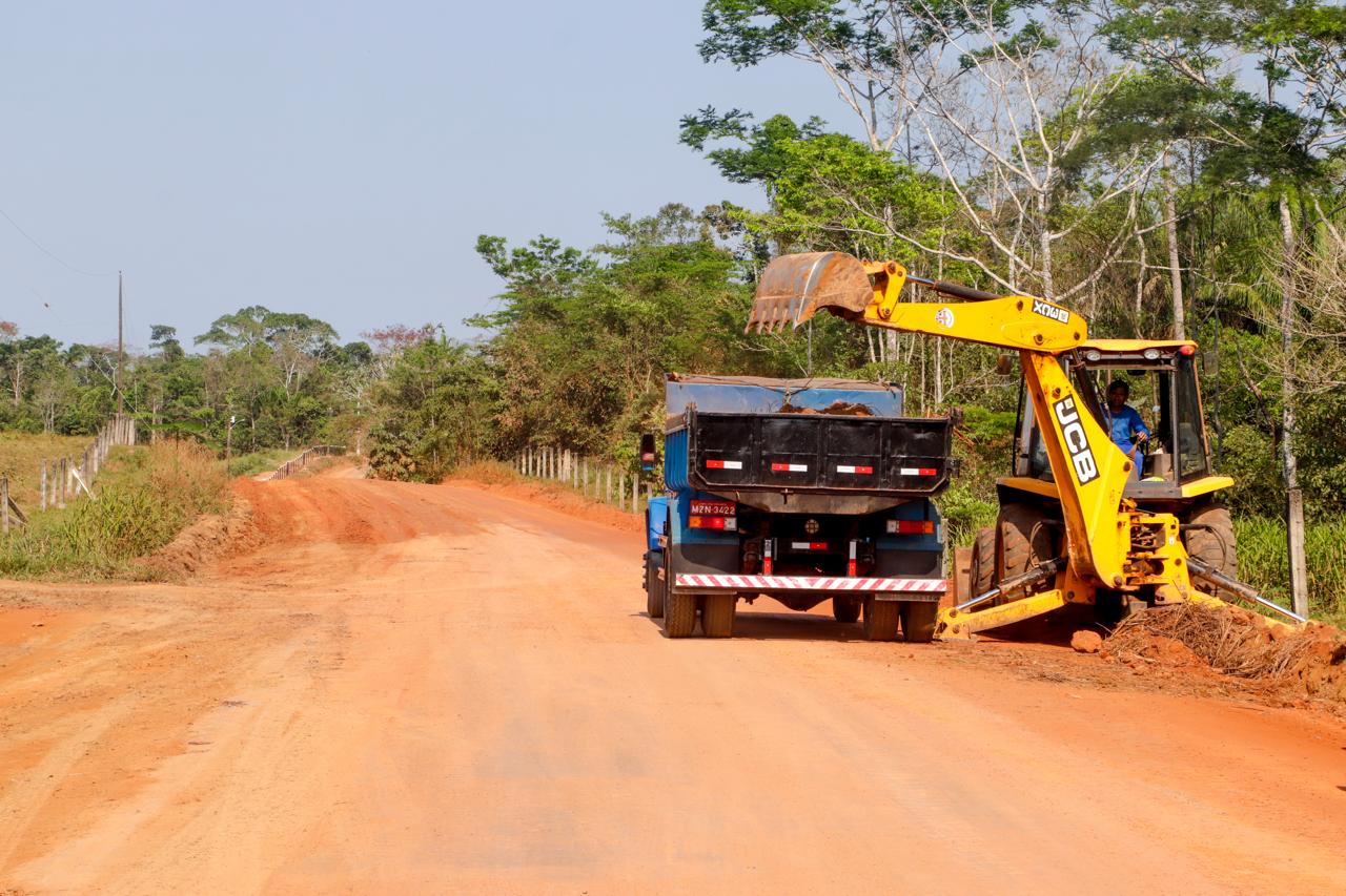 Prefeitura vistoria obras de infraestrutura e pavimentação no ramal Boa Água 7 RAMAL BOA AGUA M.A 11.09 18