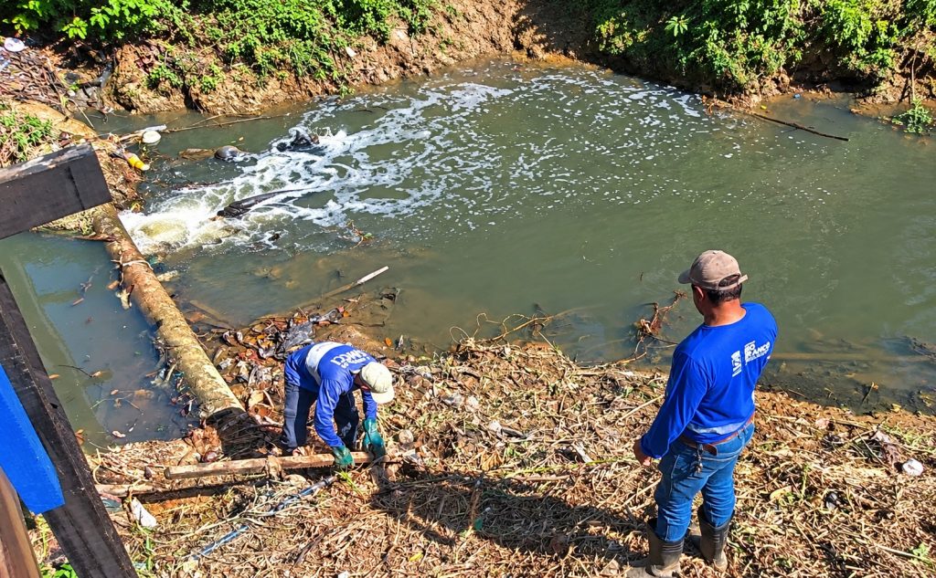 Prefeitura retira 25 toneladas de lixo no primeiro dia de limpeza do Igarapé Batista 4 WhatsApp Image 2026 09 16 at 14.49.25