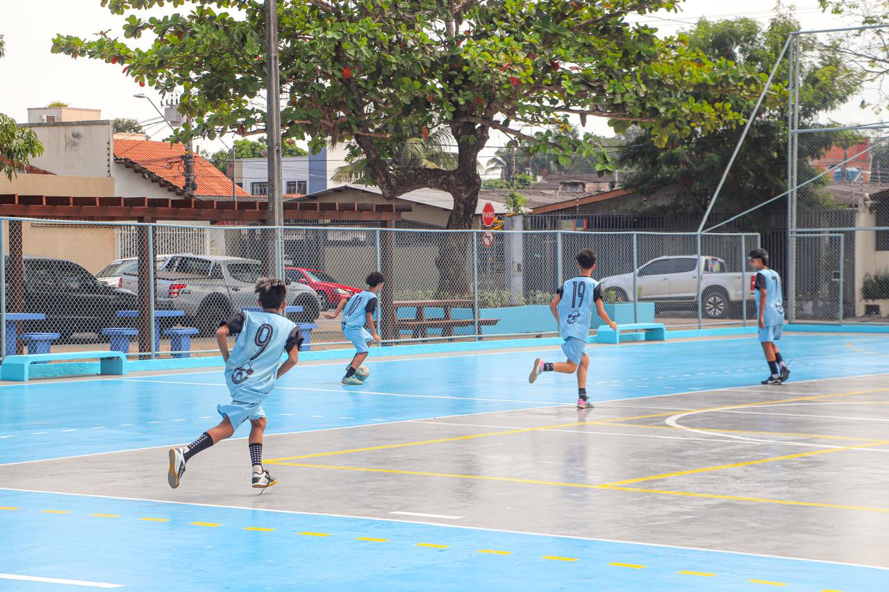 Torneio de futsal no Maguila integra a programação esportiva do fim de semana, com apoio da Secretaria Municipal de Esportes. (Foto: Marcos Araújo/Secom)