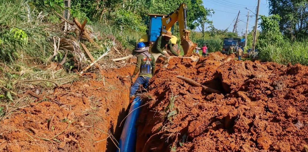 Prefeitura de Rio Branco reforça rede de abastecimento de água na Estrada Aquiles Peret e beneficia mais de 900 famílias 1 WhatsApp Image 2026 09 24 at 09.44.59 e1790261186758