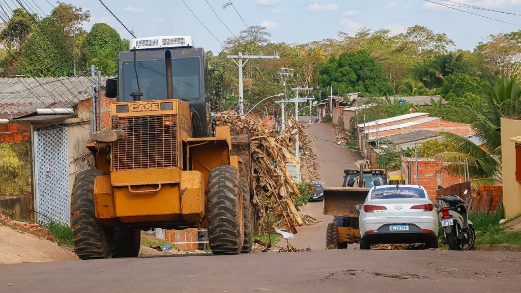 Prefeitura de Rio Branco retira mais de 220 toneladas de entulhos durante ação de limpeza no bairro Vitória 10 WhatsApp Image 2026 09 24 at 15.55.33 6 e1790285106360