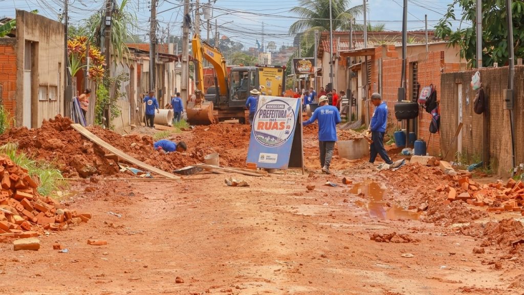 Prefeitura avança com obras de drenagem, saneamento e pavimentação, transformando a realidade de moradores da Baixada da Sobral 9 WhatsApp Image 2026 09 30 at 15.18.01 e1790799511711
