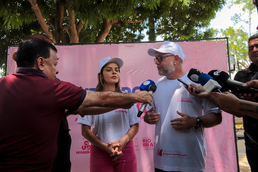 Acao outubro rosa praca 1