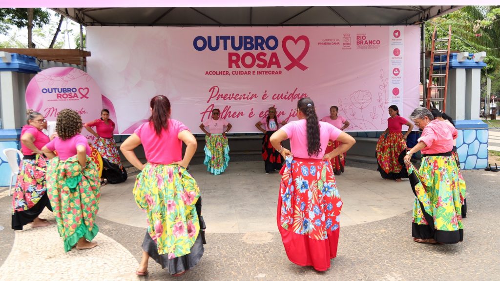 Prefeitura de Rio Branco promove apresentação de carimbó para a terceira idade durante programação do Outubro Rosa 7 Apresentacao de carimbo 5 e1791487147301