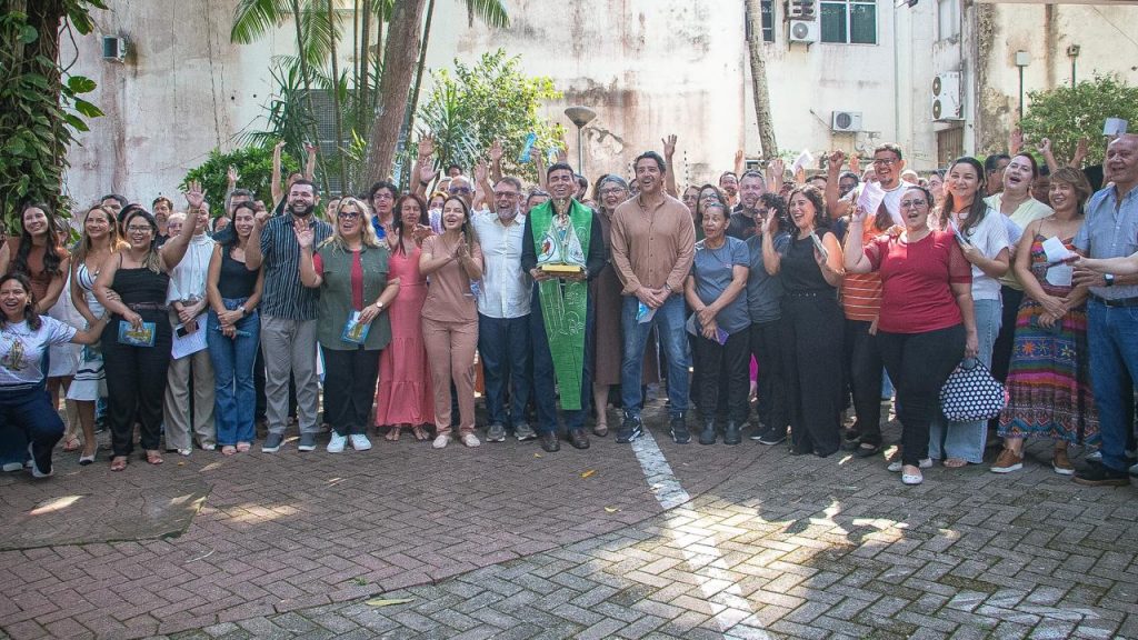 Prefeitura de Rio Branco recebe imagem de Nossa Senhora de Nazaré em preparação para o Círio 1 Imagem de Nossa Senhora 3 e1791558579214