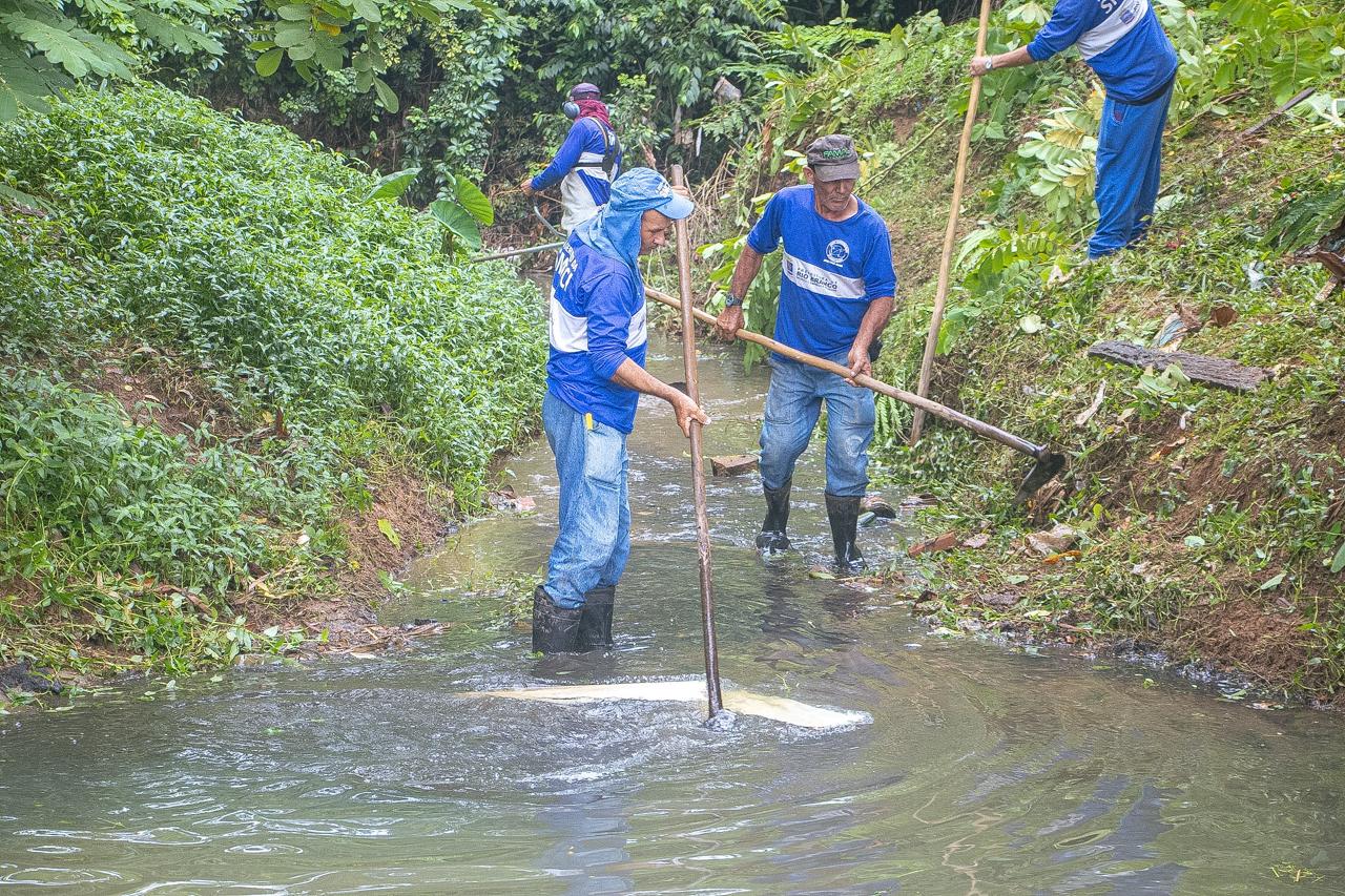 Limpeza do Igarape Fundo 16