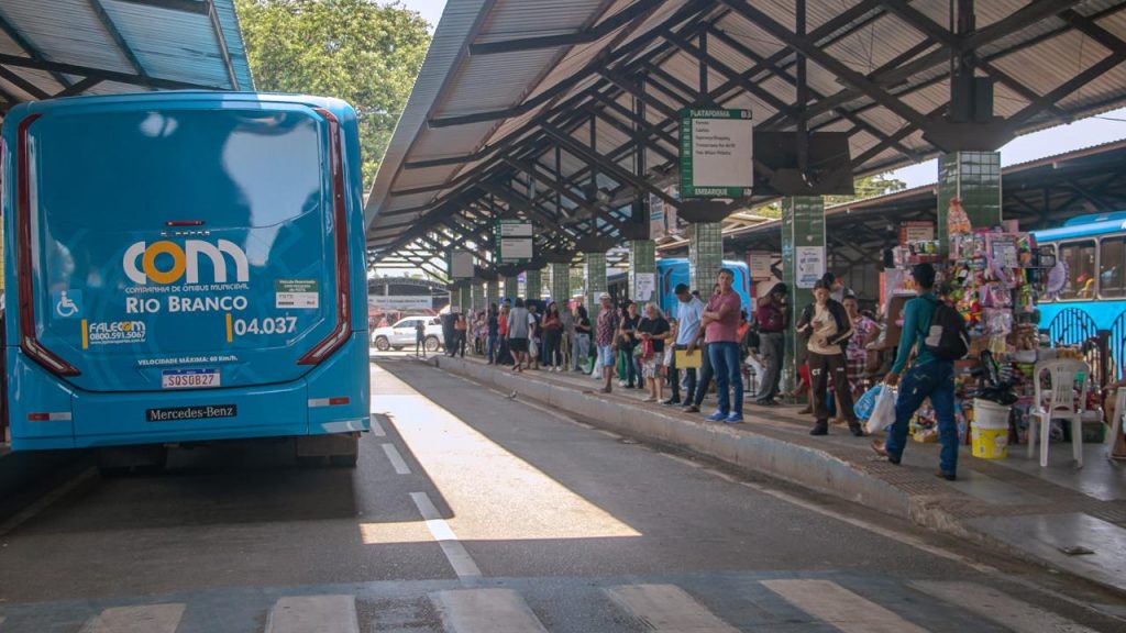 Ônibus do transporte coletivo de Rio Branco apresentam sinais de vandalismo em estruturas internas 10 Onibus sinais de vandalismo 2 e1792532352604