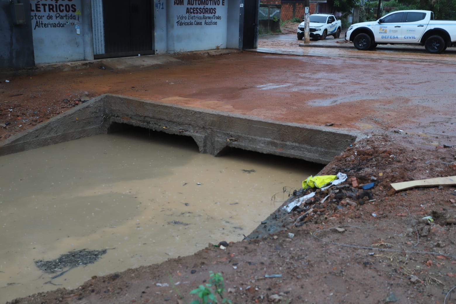 Prefeitura monitora igarapes 21