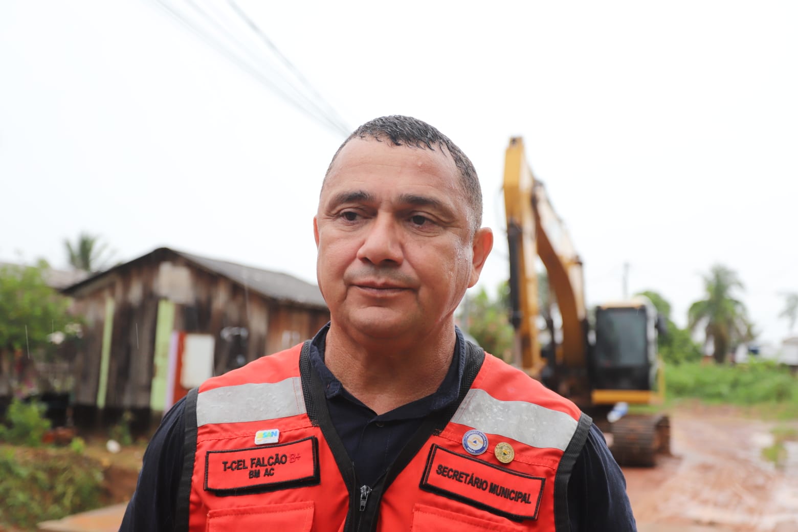 Prefeitura monitora igarapes 23
