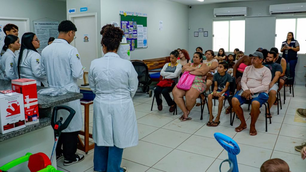 Prefeitura de Rio Branco e Ufac levam orientações sobre alimentação saudável aos usuários 2 WhatsApp Image 2026 10 01 at 16.36.29 1 e1790891129814