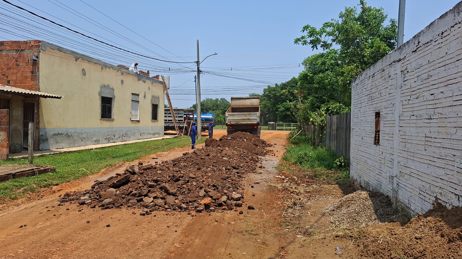 Prefeitura de Rio Branco executou serviços de terraplanagem, drenagem e manutenção de vias neste sábado, 10 4 WhatsApp Image 2026 10 10 at 13.41.13