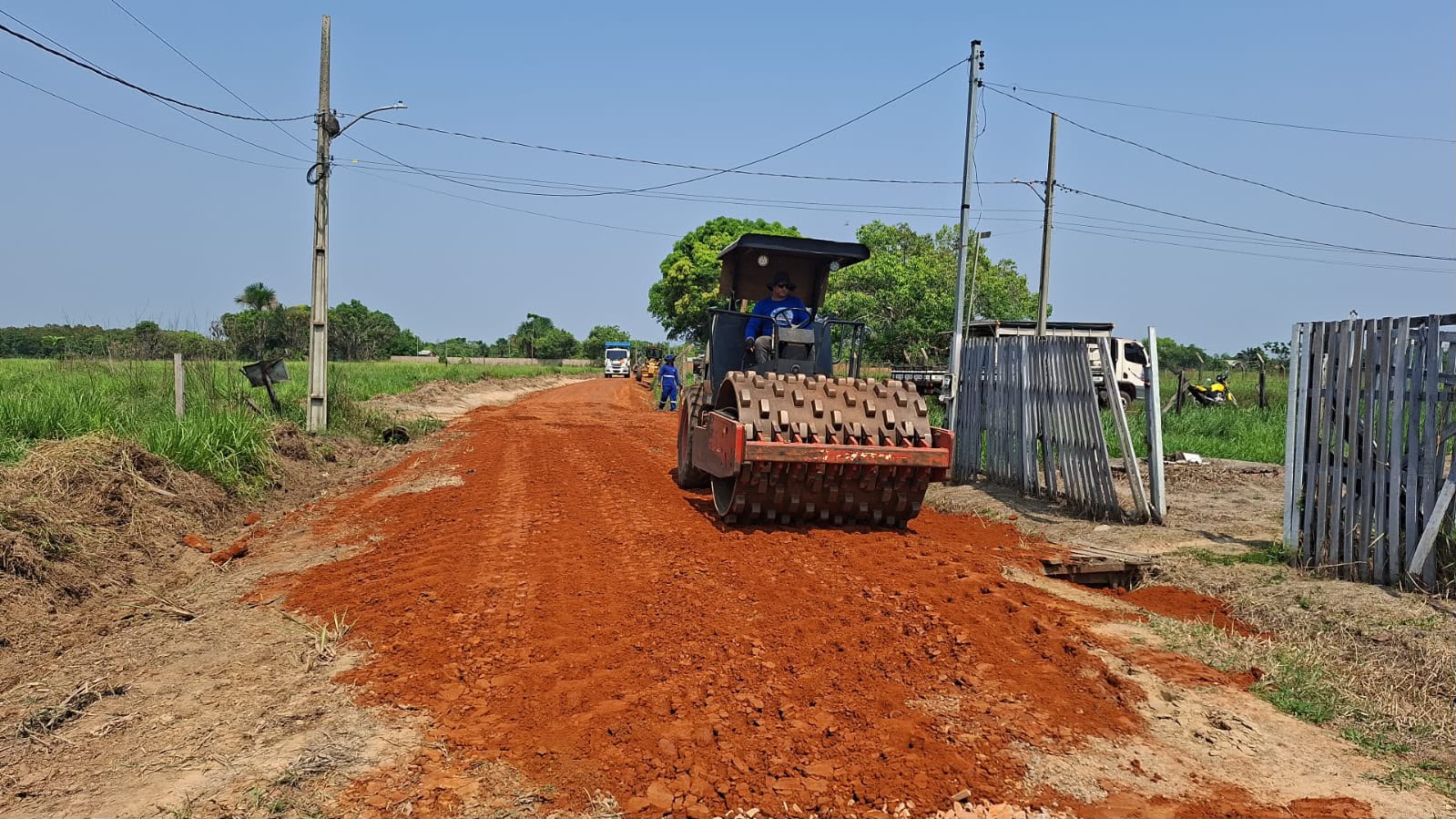 Prefeitura de Rio Branco executou serviços de terraplanagem, drenagem e manutenção de vias neste sábado, 10 3 WhatsApp Image 2026 10 10 at 13.41.14