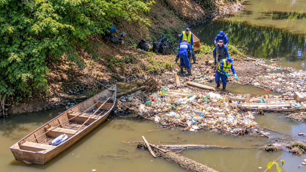 Prefeitura retira mais de 160 toneladas de resíduos dos igarapés Batista e São Francisco em 23 dias de ação 2 WhatsApp Image 2026 10 15 at 14.58.14 e1792094374718