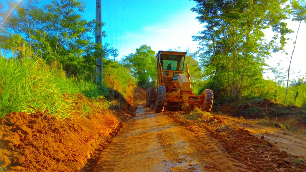 Prefeitura de Rio Branco intensifica manutenção de ramais e garante melhorias na trafegabilidade da zona rural 1 WhatsApp Image 2026 10 19 at 13.37.26 2 e1792441352344