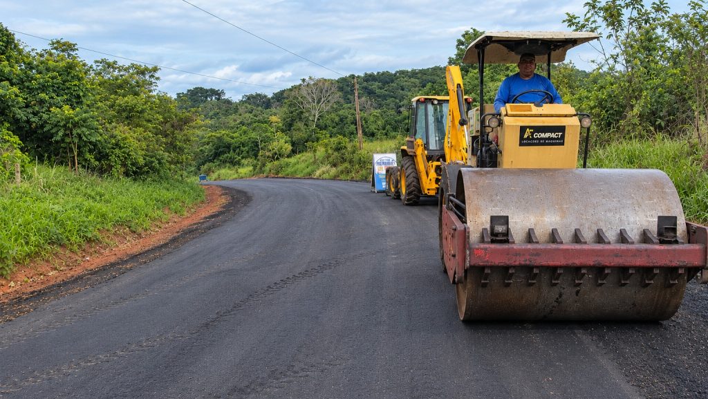 Prefeitura de Rio Branco avança com recapeamento da Estrada do Quixadá 2 WhatsApp Image 2026 10 27 at 09.45.43 e1793112372330