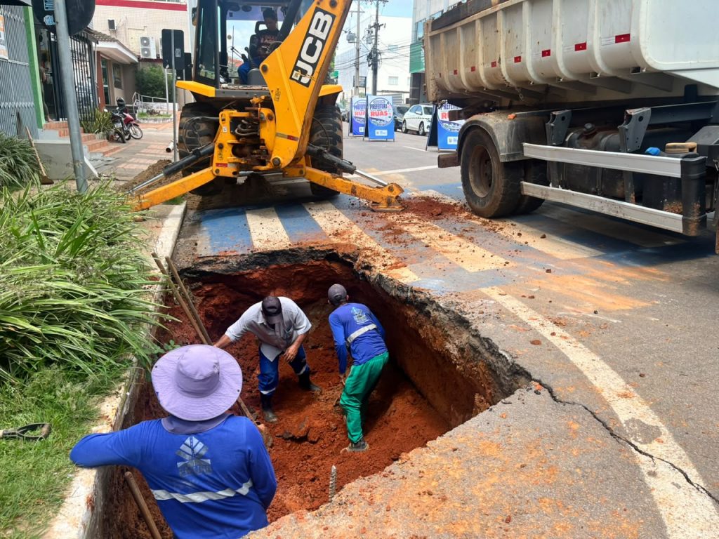 Prefeitura de Rio Branco realiza reparos em rede de drenagem após erosão na Rua Rui Barbosa 1 drenagem 5