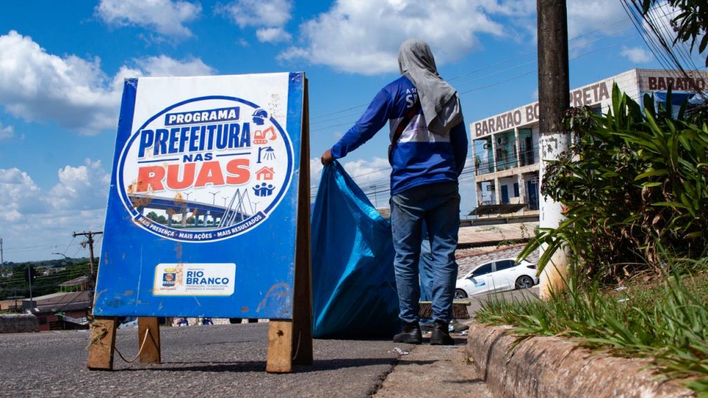 Força-tarefa mobiliza 350 trabalhadores para retirar toneladas de resíduos eleitorais das ruas de Rio Branco 4 residuos eleitorais 7 e1791230417492